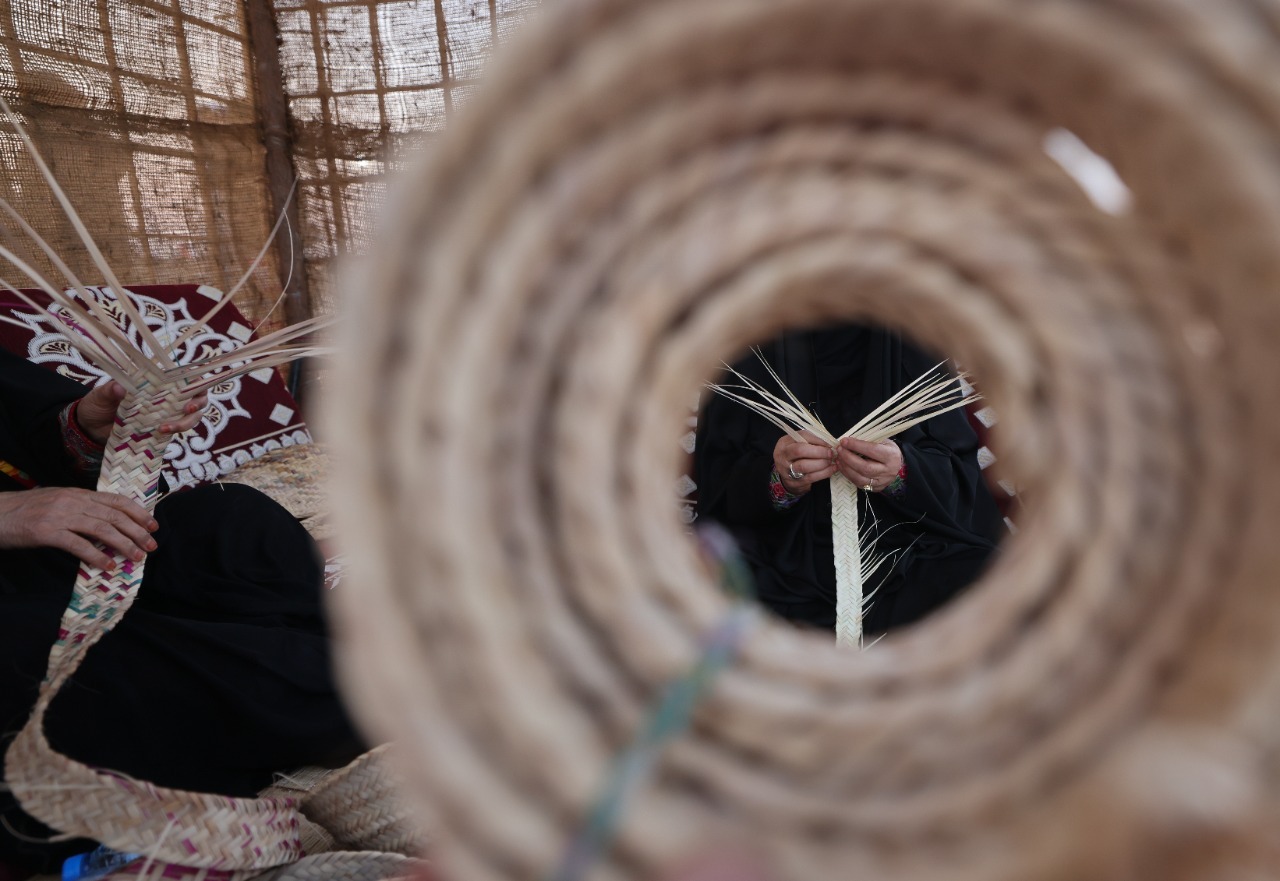 "مهرجان سباق دلما" يسلط الضوء على الحرف اليدوية التراثية.