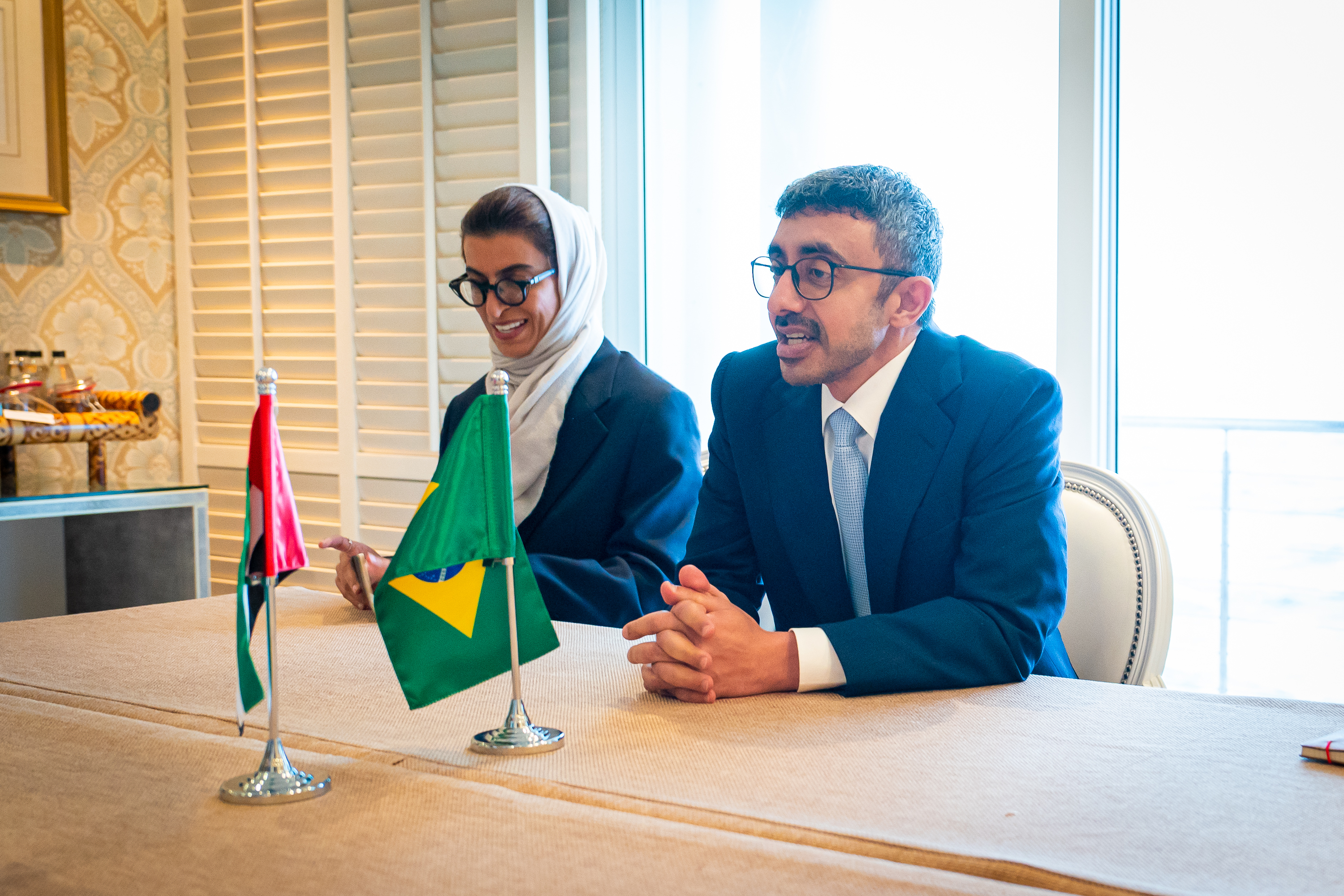 عبدالله بن زايد يلتقى نظيره البرازيلي على هامش اجتماع "أصدقاء بريكس"
