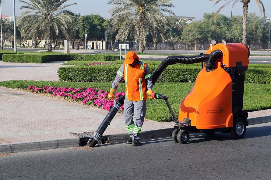 استعدادات مكثفة من بلدية دبي للحفاظ على النظافة العامة خلال عطلة عيد الأضحى المبارك
