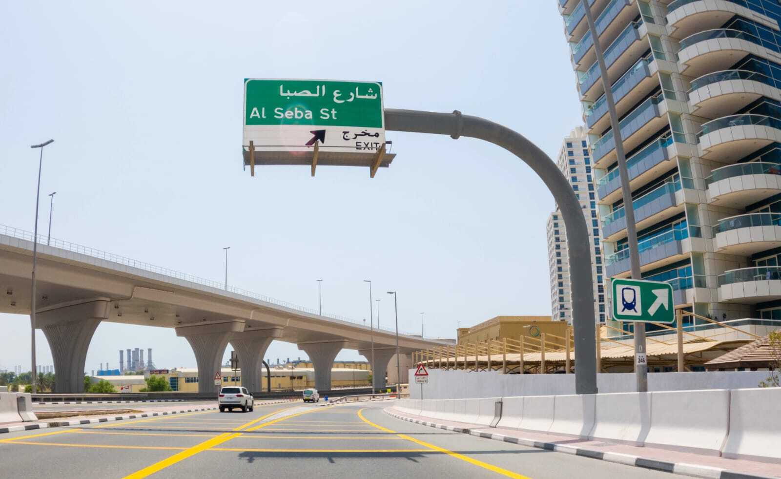 (طرق دبي) تنجز أعمال التحسين والحلول المرورية السريعة على شارع الصبا