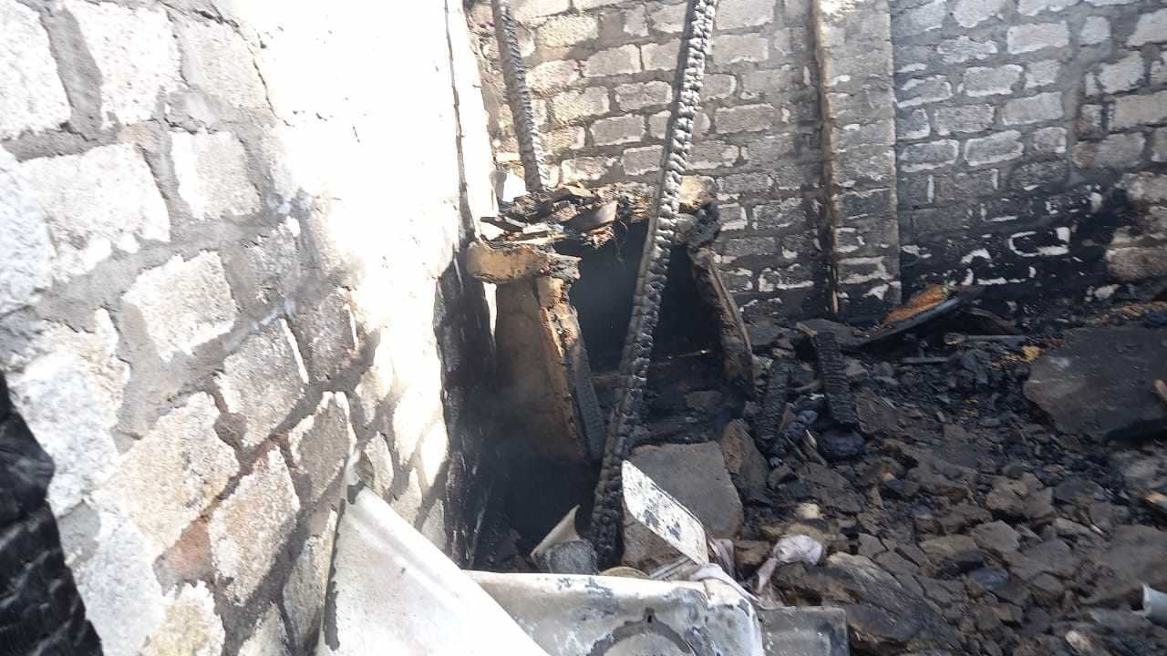  حريق في 10 أحواش في قرية أبو دياب (3)
