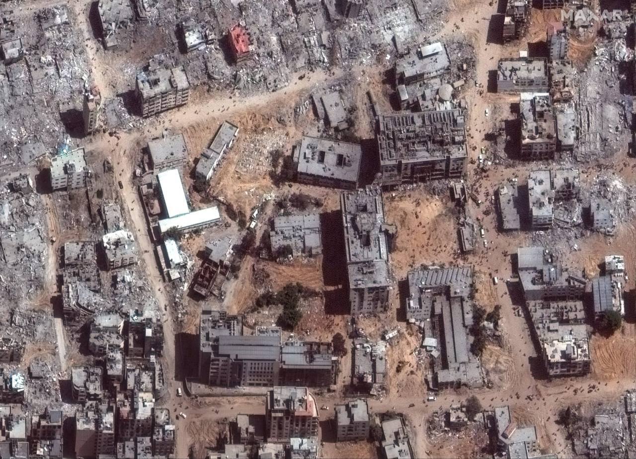 مجمع الشفاء الطبي ومحيطه بعد انحساب الجيش الإسرائيلي فجر الاثنين 1 أبريل 2024